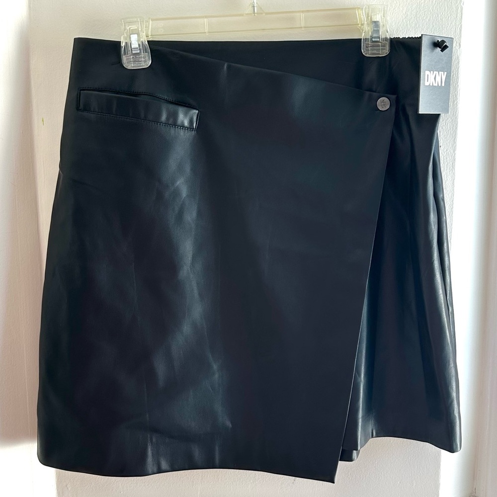 DKNY Black NWT Mini Wrap Skirt Size 12 Women’s